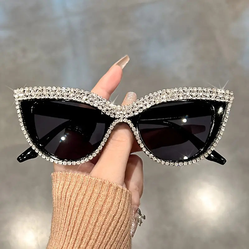 Women's Trendy  Cat Eye Sunglasses Shiny Rhinestone Sunglasses Beach Resort Style Glasses